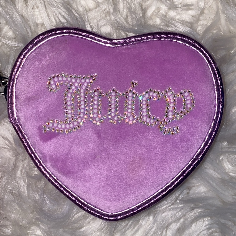 NWT juicy, couture, violet string of pearls heart zip around